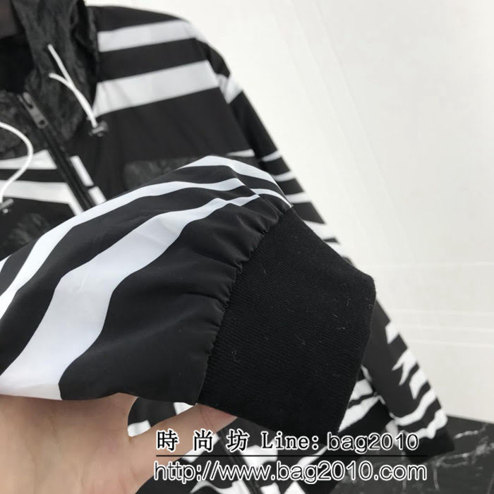 PRADA普拉達 19ss春季新款 男款風衣外套 黑白幾何圖形圖案 拼接定制科技折痕面料 ydi2496